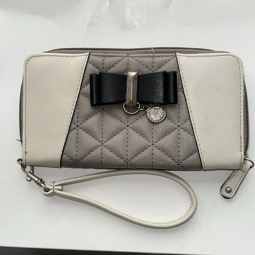 Jessica Simpson wallet - Picture 2 of 5